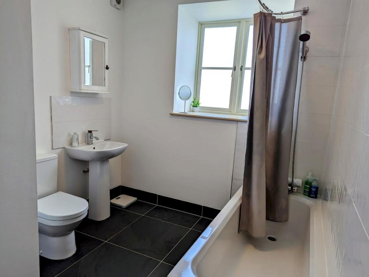 4 Bedroom House, Central אולברסטון מראה חיצוני תמונה